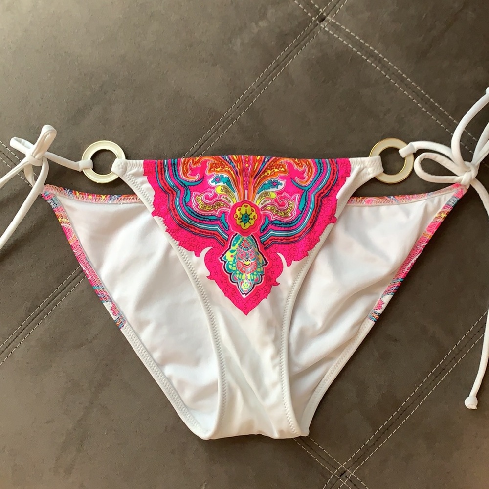 Bikini - Picture 5 of 6